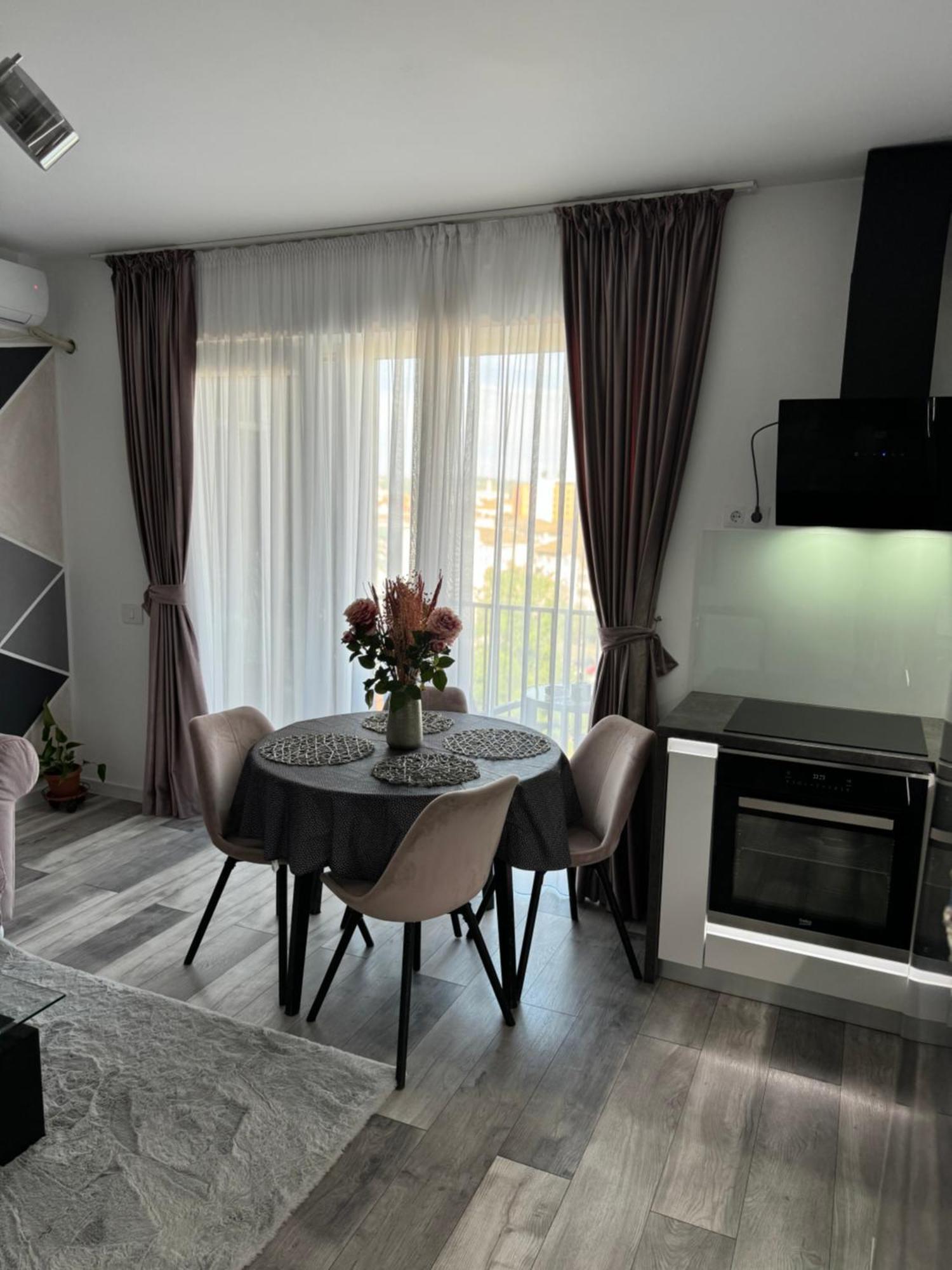 Magnific Apartment Oradea Bagian luar foto